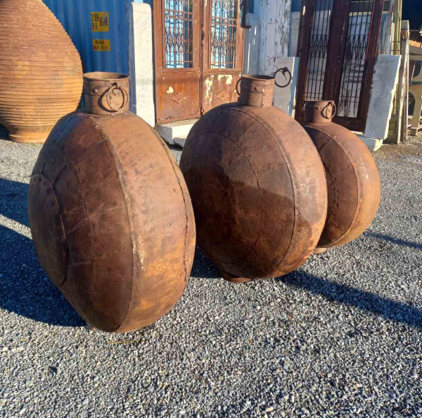 Μεγάλα Συλλεκτικά Σιδερένια Παγούρια - Βαρέλια