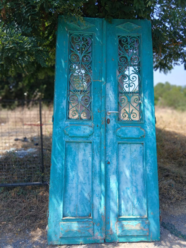palaia-xulini-porta-me-propolemiko-kagkelo