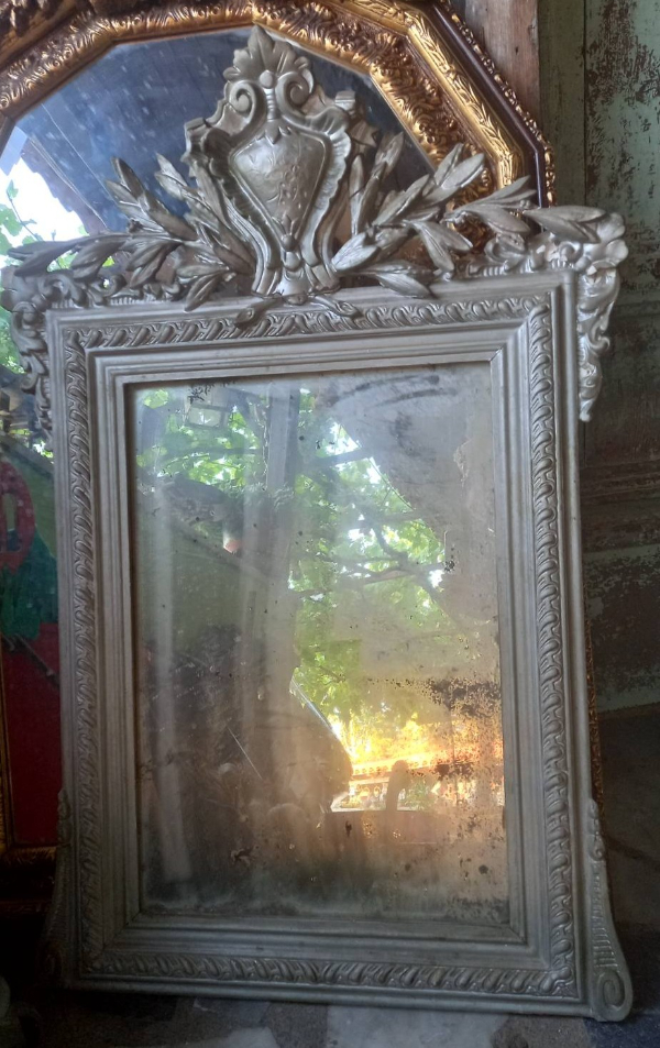 palaios-kathreptis-me-puramida